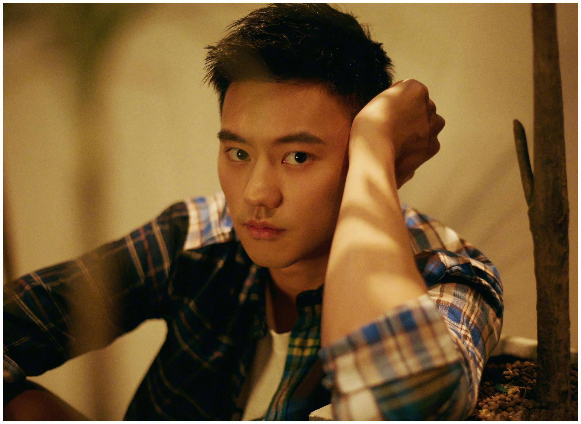 宁泽涛时尚大片来袭,男友风格子衬衫搭配休闲短裤,清爽又帅气!