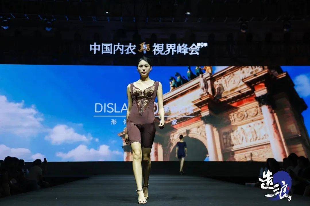 dislant蒂斯蓝黛//萃取时尚的碎片,焕新表达自我本真的赞礼,摩登本色