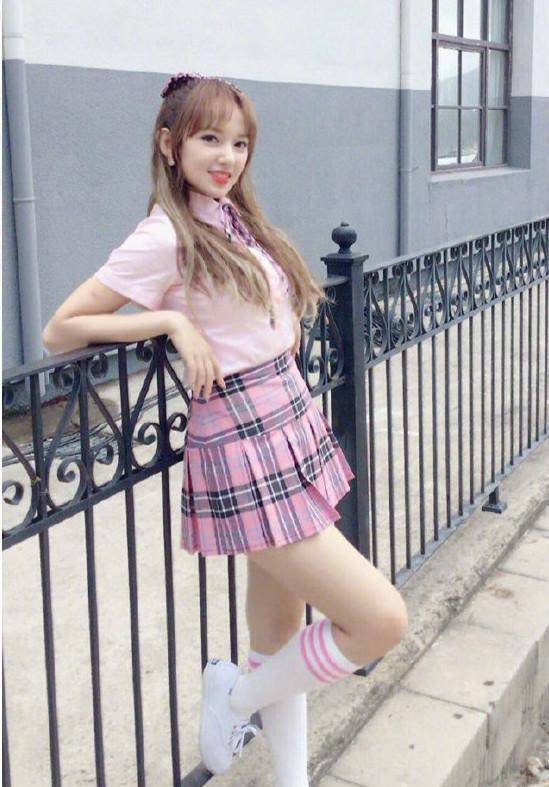 top 1:女团风jk制服那程潇还有没有别的女团风搭配值得我们日常借鉴呢