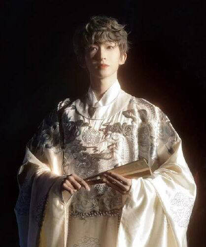 刘宇不愧是"国风美少年",穿上汉服仙气飘飘,太帅了_气质_颜色_古装