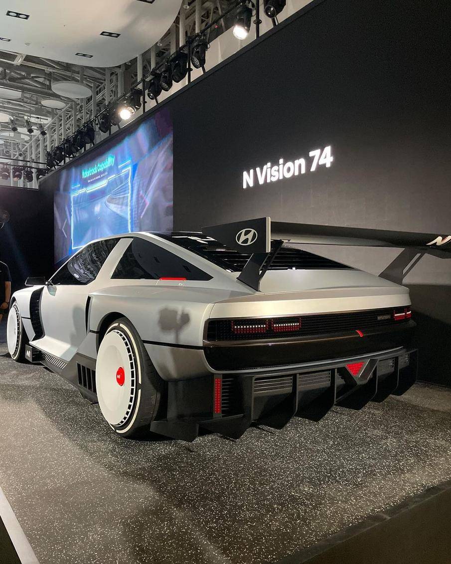 复古的线条 赛车化的设计 全新现代N Vision 74_搜狐汽车_搜狐网