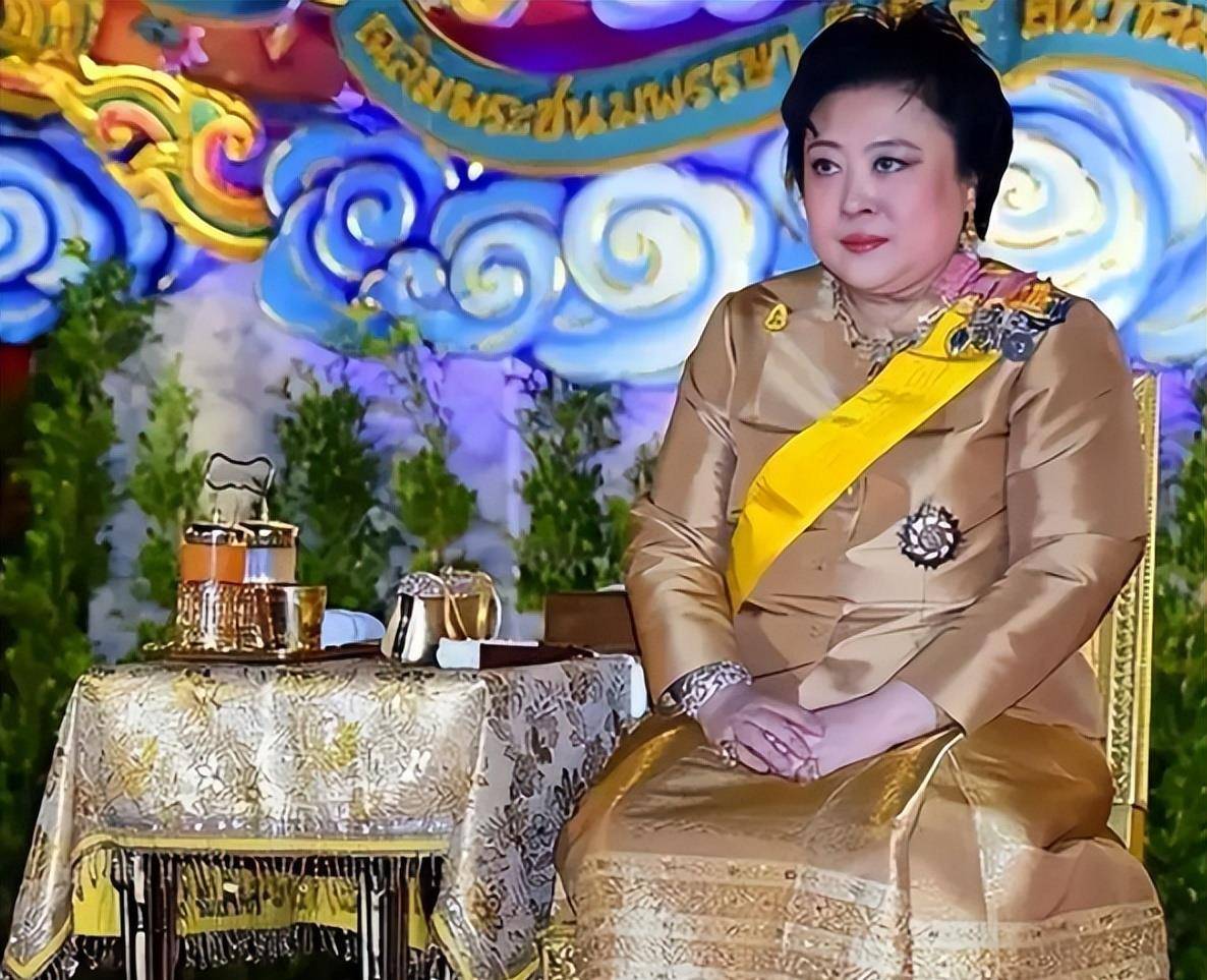 原创43岁帕公主母女情深一身正装亮相庆生颂妃苏提达只能心生羡慕