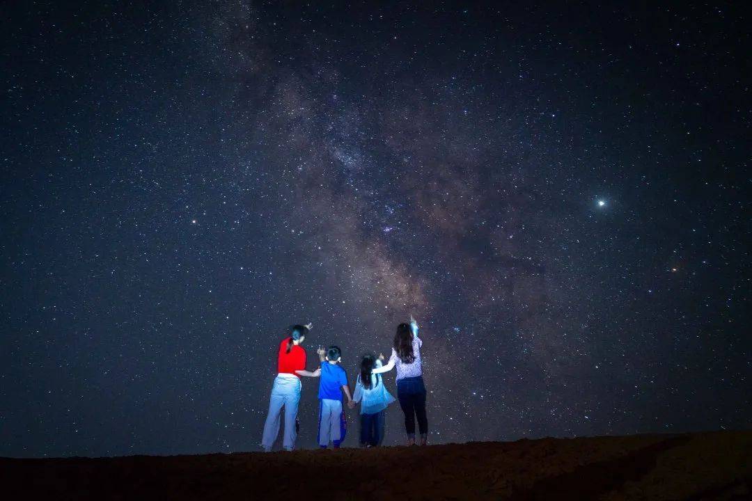 腾格里,大漠星空下的爱与陪伴,与孩子来一场沙漠观星之旅!