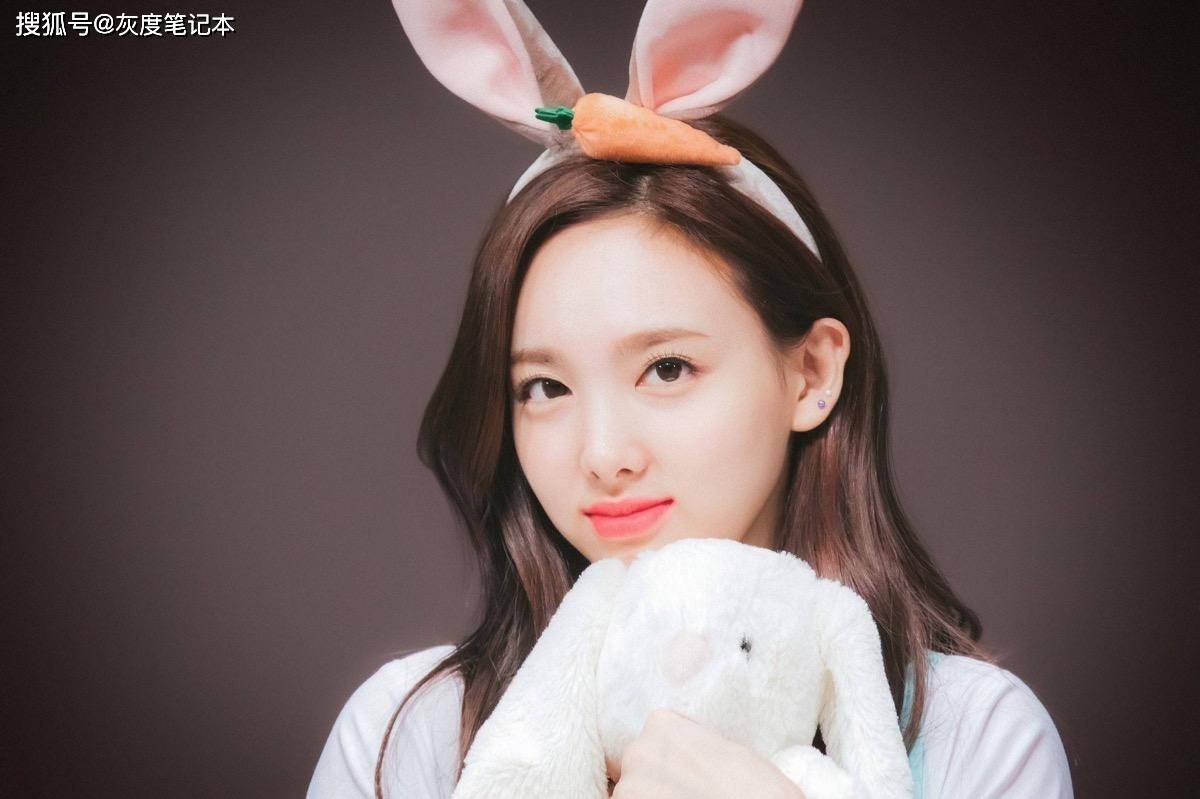 twice林娜琏超自恋将成员手机换成自己自拍竟为队友招好运