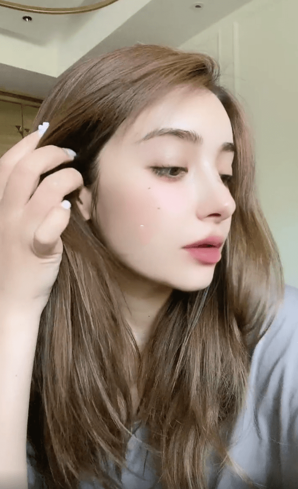 原创麦迪娜晒臭美自拍染头发做美甲孕期也要美胖18斤后半身出镜