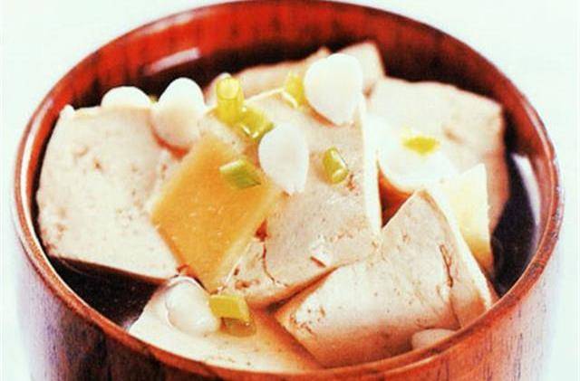 教你做一碗杏仁炖豆腐 做出来入口爽滑 味道清淡可口 做法简单 美食 胡萝卜 食材