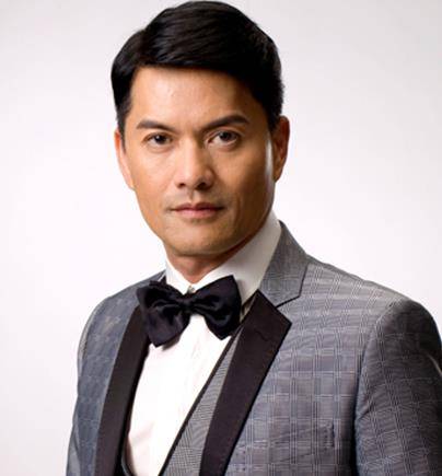 原创吕良伟香港豪宅内景曝光客厅摆放多幅名画奢华程度可见一斑