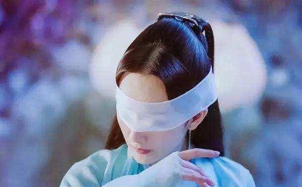 古装美人丝带蒙眼造型个个都很惊艳唯独赵丽颖让人心疼