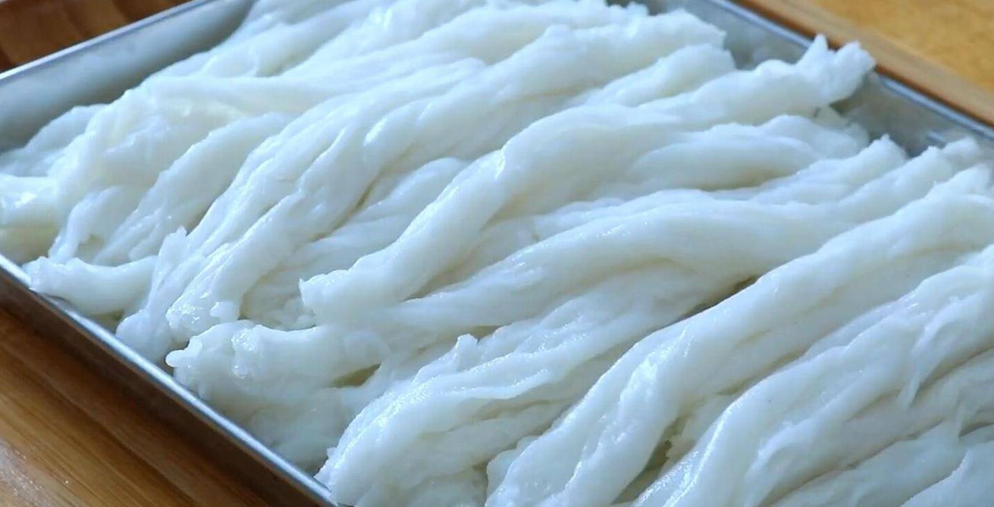 大厨分享20年经验,纯手工米浆制作卷粉,学会直接开店,收藏了_清水
