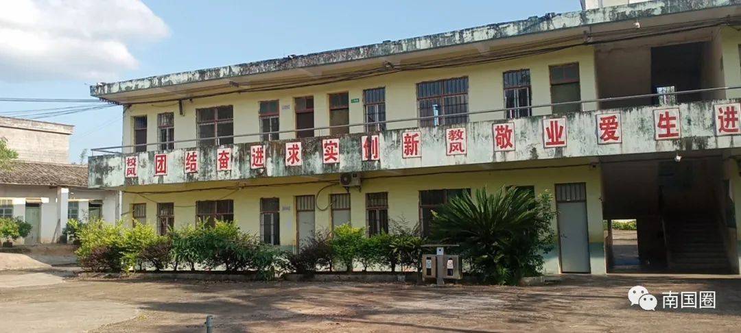 平南县思镇花玲小学下玲,花马,下礼恢复一年级招生,曾宣布停招气柠檬