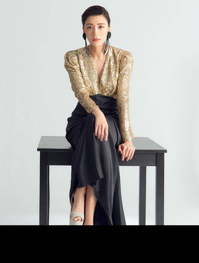 贾静雯果然是老女人了!离开精修暴露真容,她平常都不照镜子?