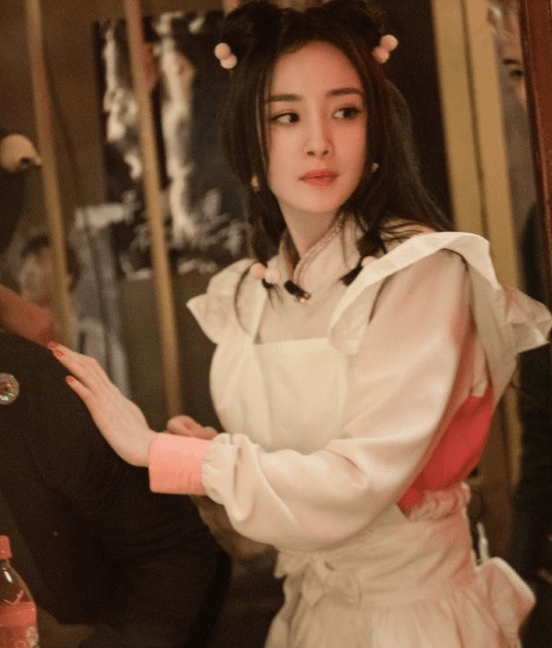 杨幂为节目效果也太拼了,穿女仆装cosplay漫画角色,少女感十足_造型