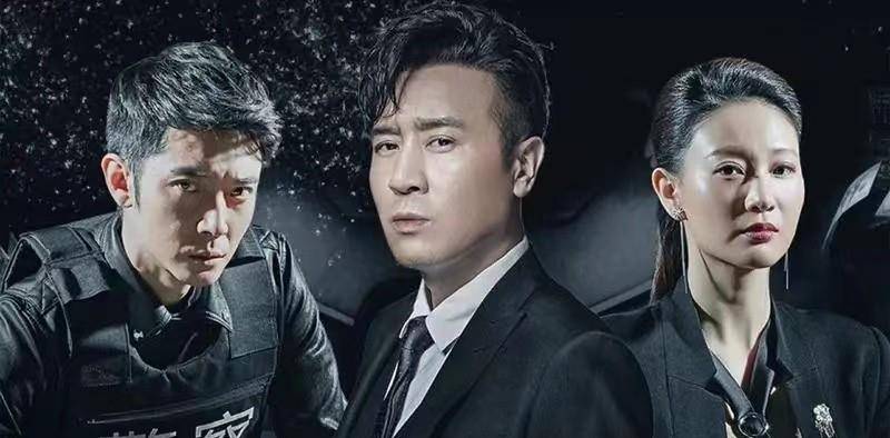 吕云鹏刚到缅川的时候,一个小女孩在纸飞机落到了他的身边,吕云鹏上前