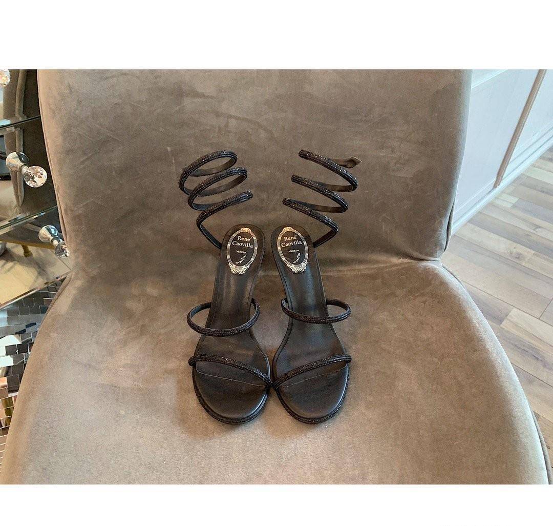 rc鞋子感觉对胖脚也不是很友好,但是这鞋子的名字就写着夏天啊!