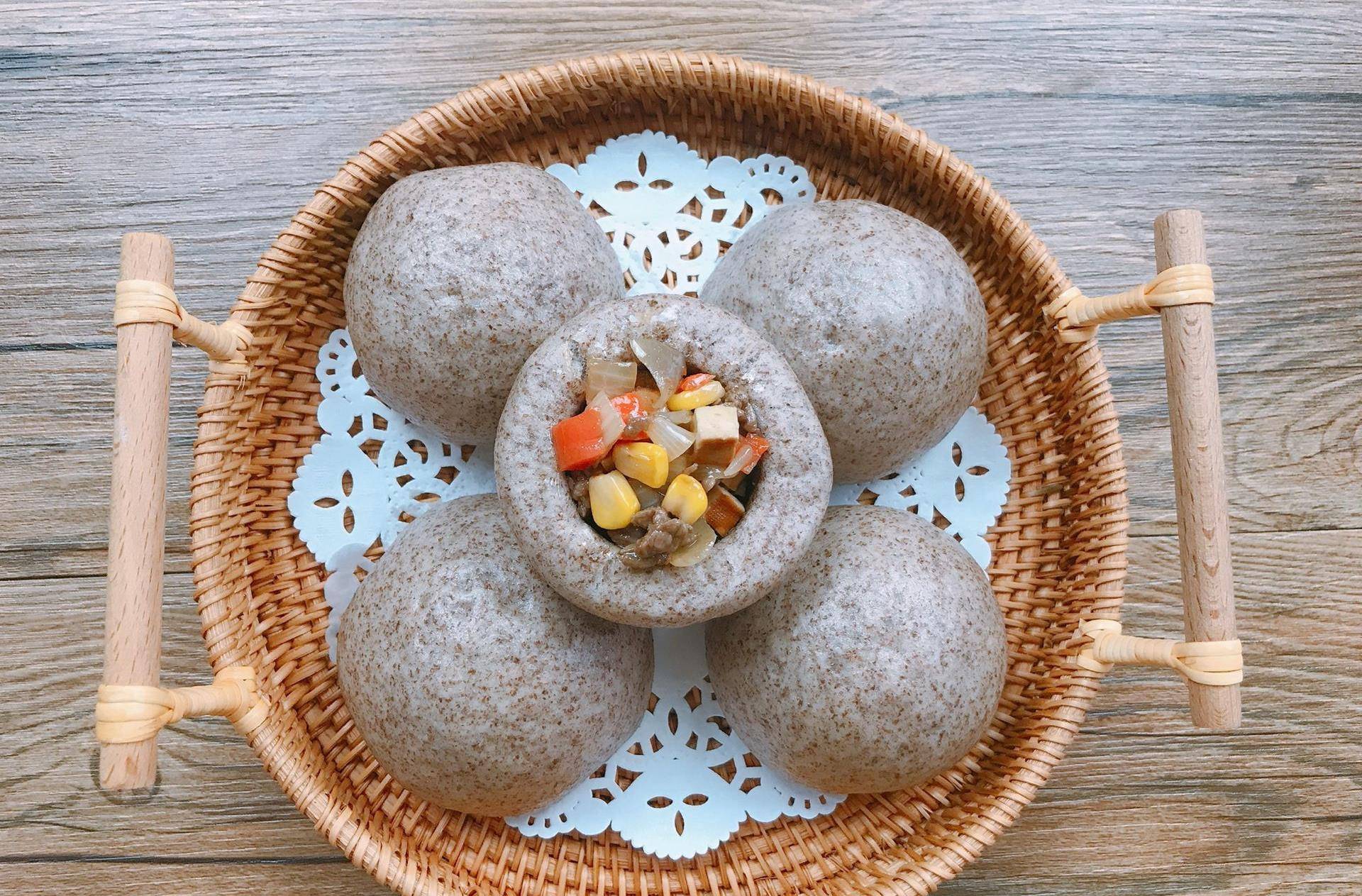 健康主食黑全麦窝窝头,做法简单,口感蓬松,低脂又健康_面团_白糖_粗粮