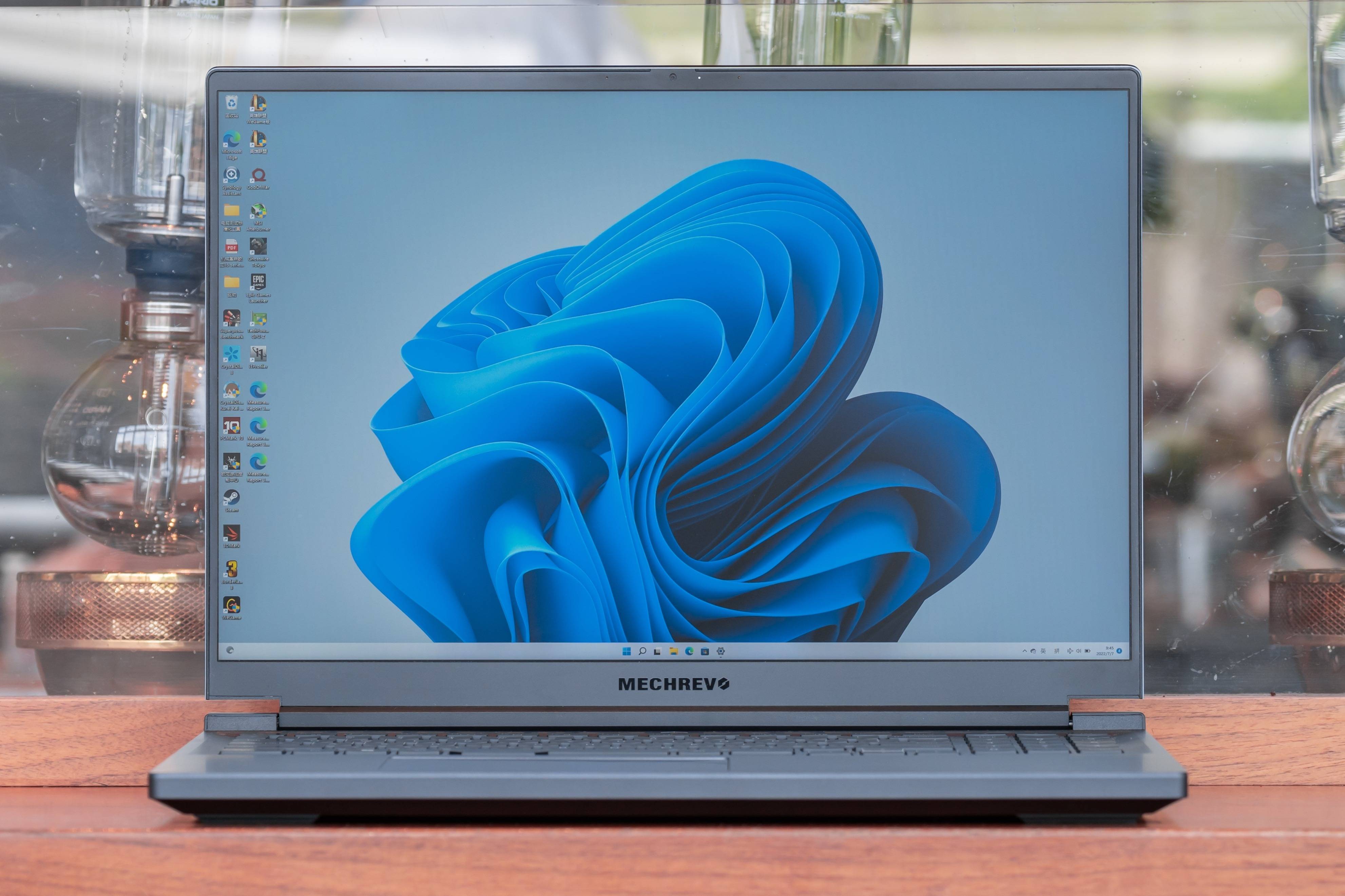 机械革命蛟龙 16:AMD 锐龙 7 6800H + 140W 满血 RTX 3060 的硬核游戏本