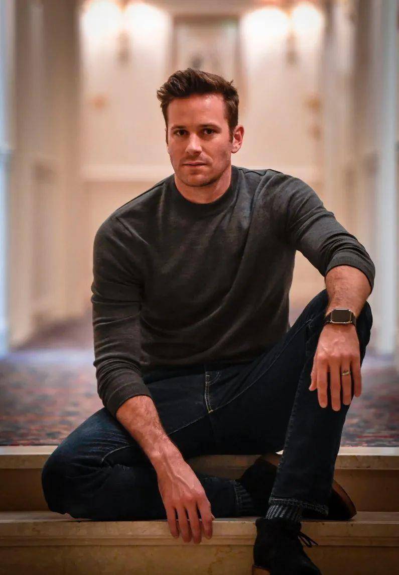 armie hammer 正在脚踏实地重新做人_家族_生活_长辈