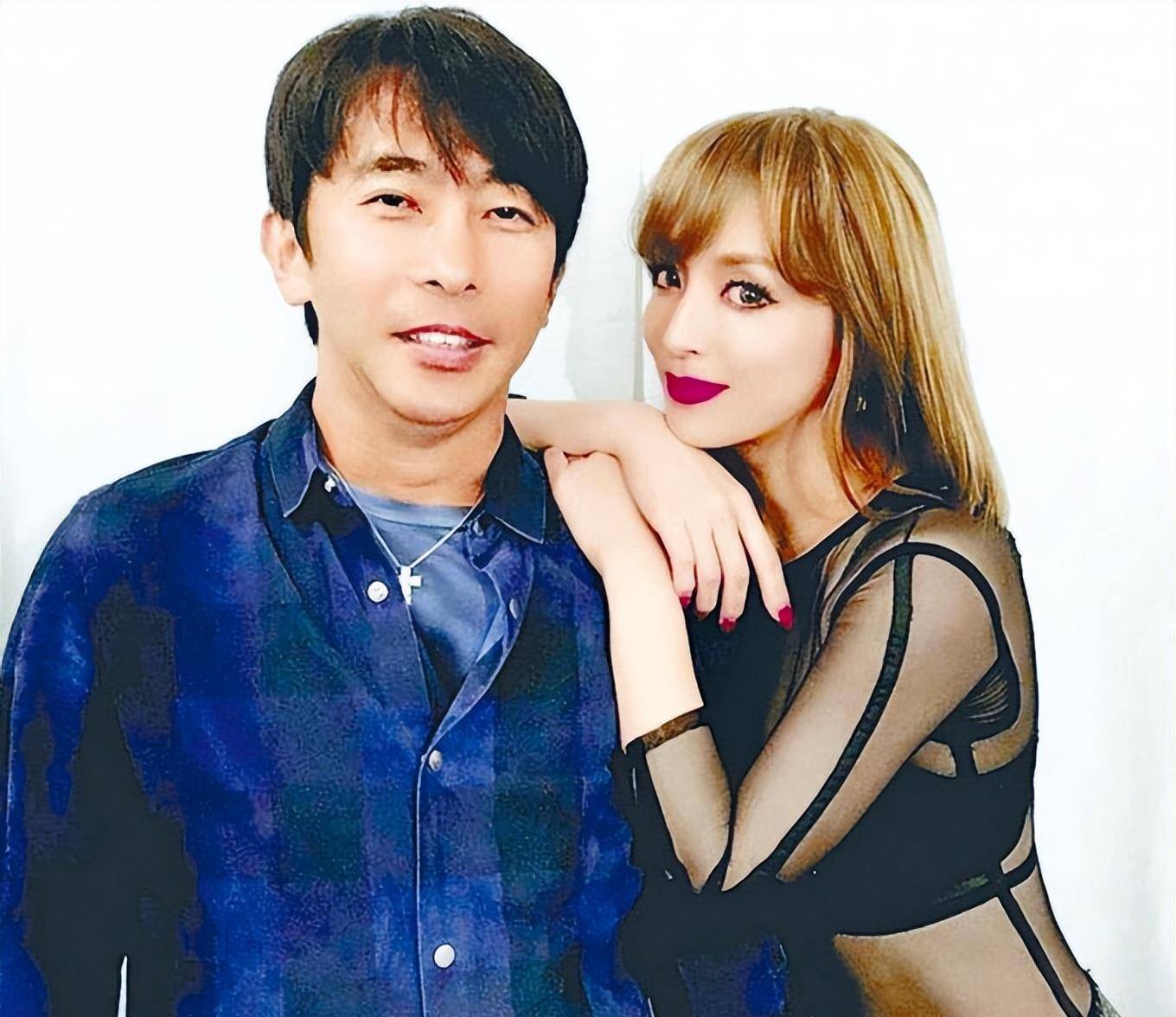 滨崎步的前男友,国外最大音乐公司"艾回集团"的社长,57岁的松浦胜人!