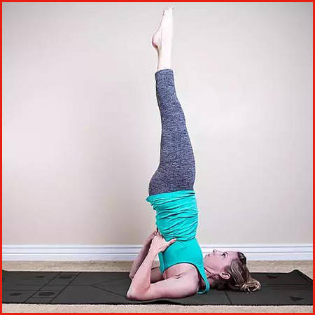 双臂直角支撑两手在双杠或俯卧撑架上做收腹直角支撑,以锻炼平衡和肩