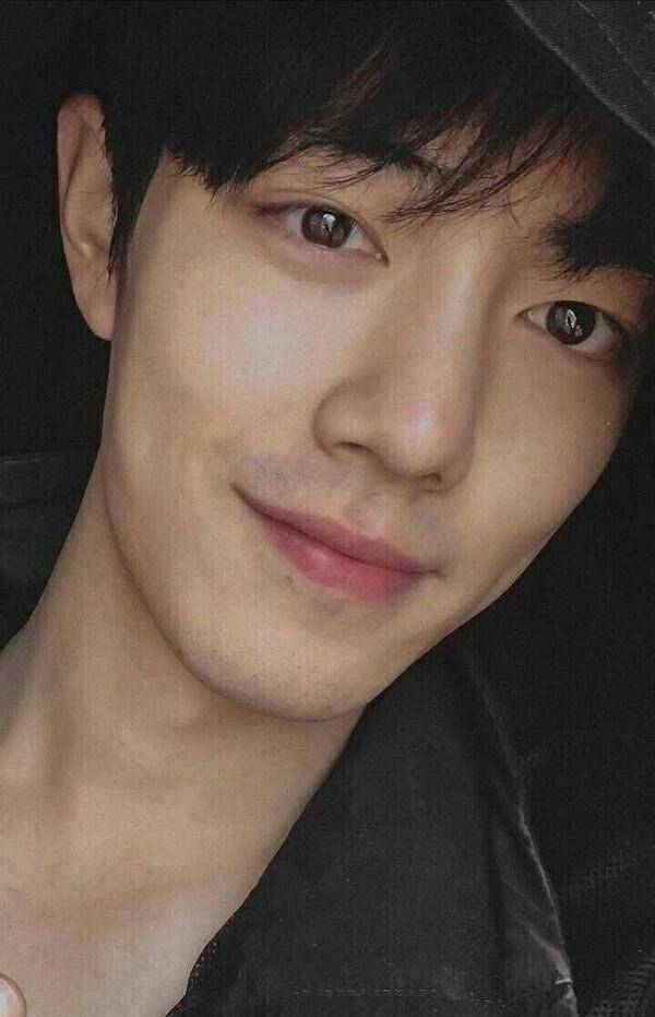 肖战最新生图,满脸胡渣面容憔悴,惹人心疼!_血丝_状态_照片