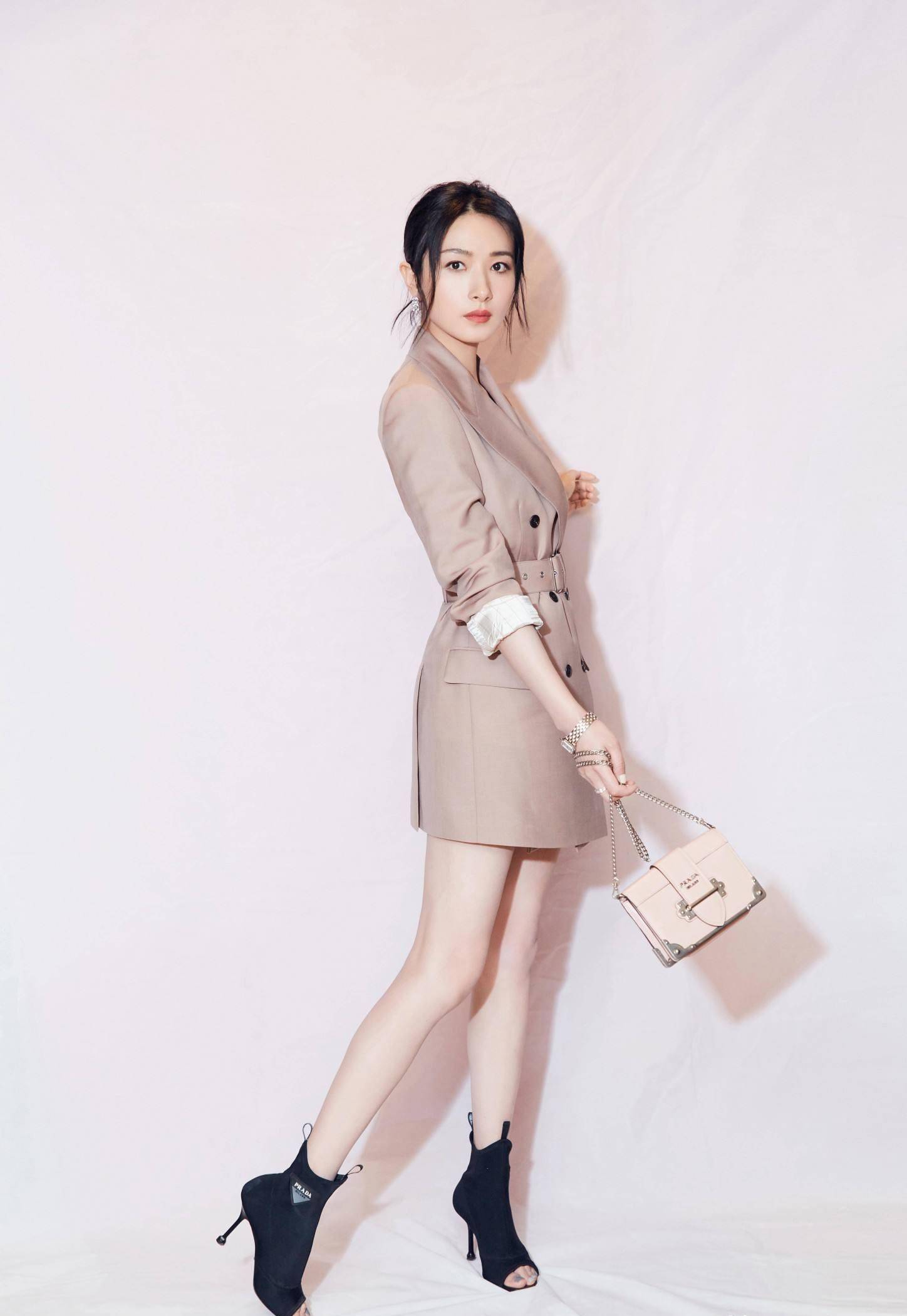 30岁女人的穿搭典范,看看万茜如何乘风破浪刷出时尚气质