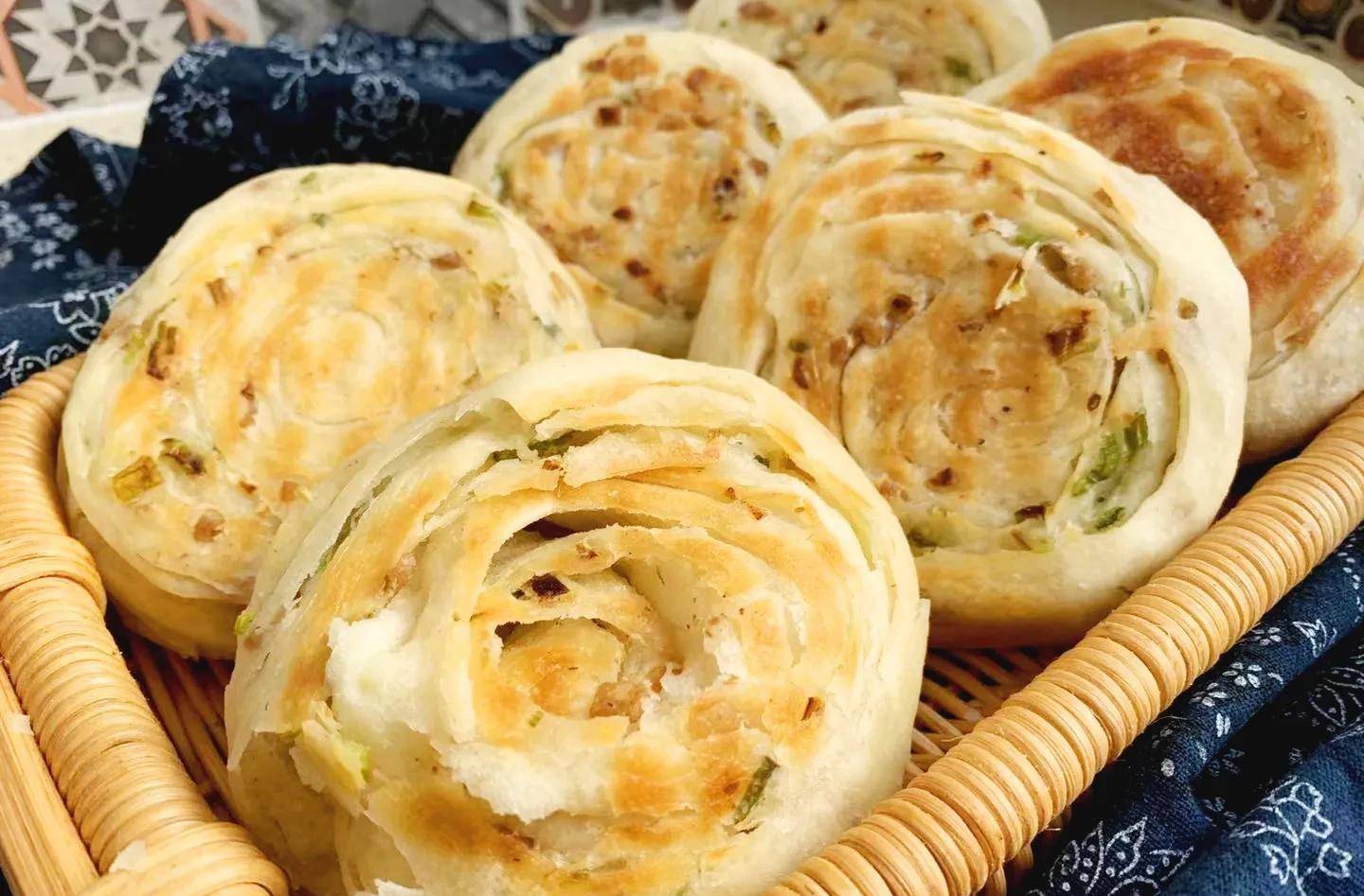 冬天早餐,首选葱花千层饼,一看就会,完胜烧饼,煎饼,手抓饼_女儿_层次