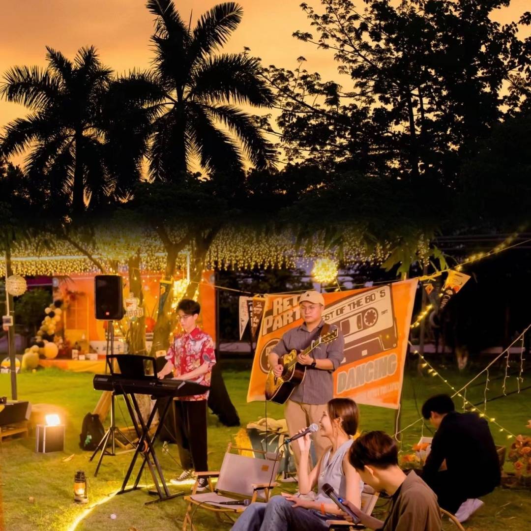 一场日落下的微醺派对,拉开美好夏夜的序幕,享受与音乐共处的治愈时刻
