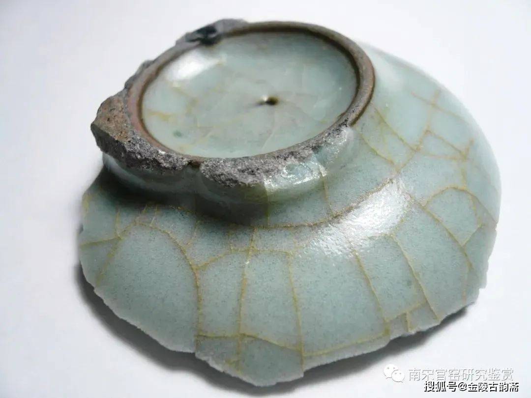 紫口铁足珍贵南宋官窑青瓷在香港故宫文化博物馆展出