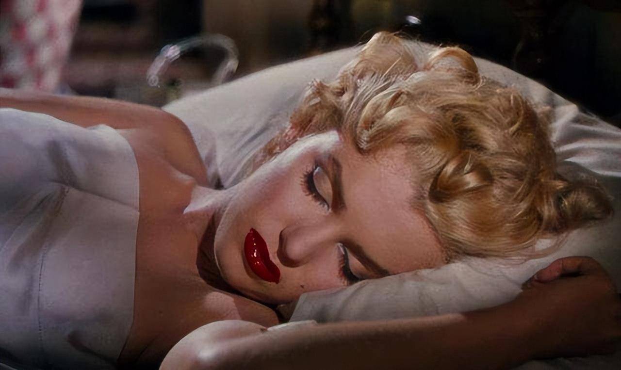 原创未曾见过的玛丽莲梦露穿吊带在寒风中唱跳4天慰问驻韩美军