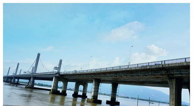 华灯初上夜未央,德安县状元桥上的人间烟火气-不近道理网