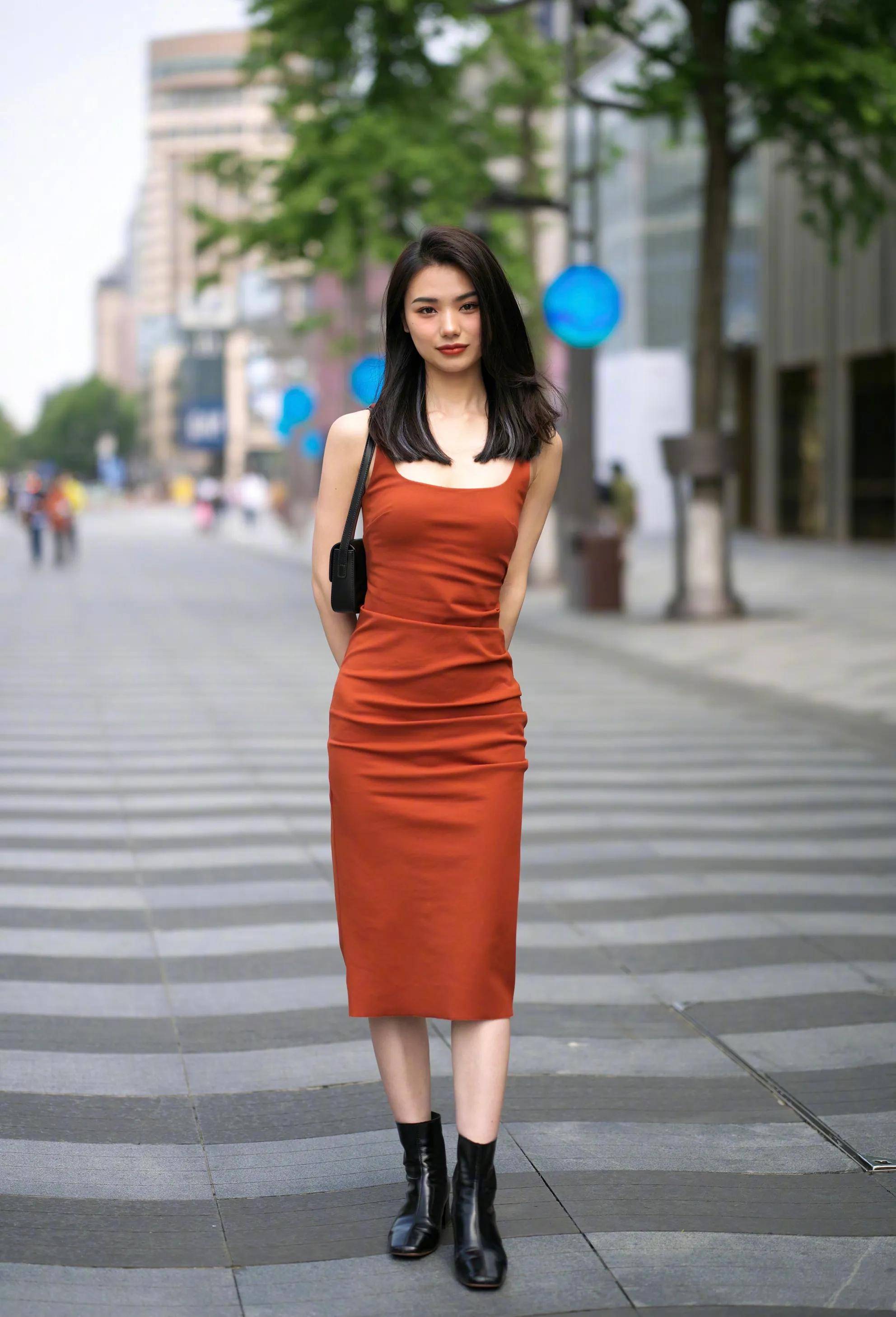 8组吊带裙抹胸裙穿搭示范尽显柔媚女人味