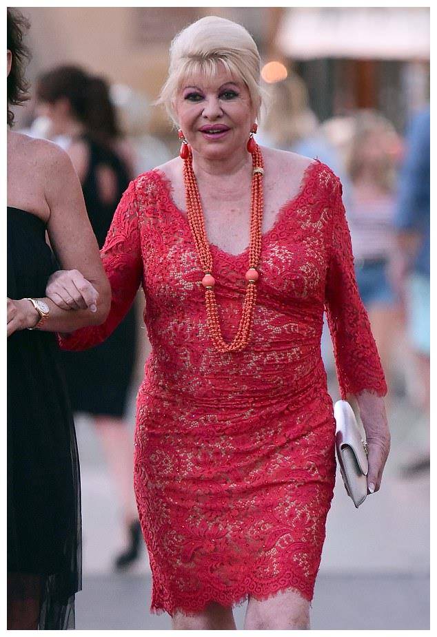 伊万卡70岁生母穿"大红"蕾丝裙,穿搭性感又减龄,贵妇发型加分_伊凡娜