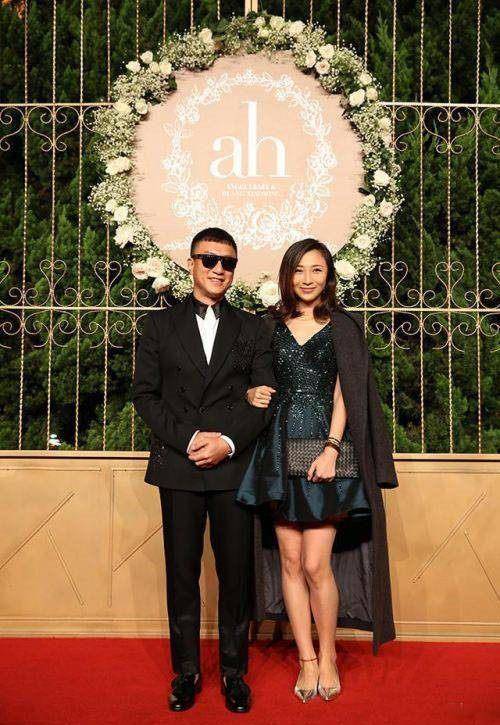 孙红雷妻子素颜照曝光,爱拍照却不爱晒妻子照片原来是这个原因_王骏迪