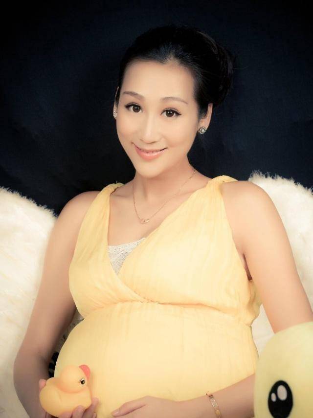 蒋丽莎怀孕大肚子照片图片
