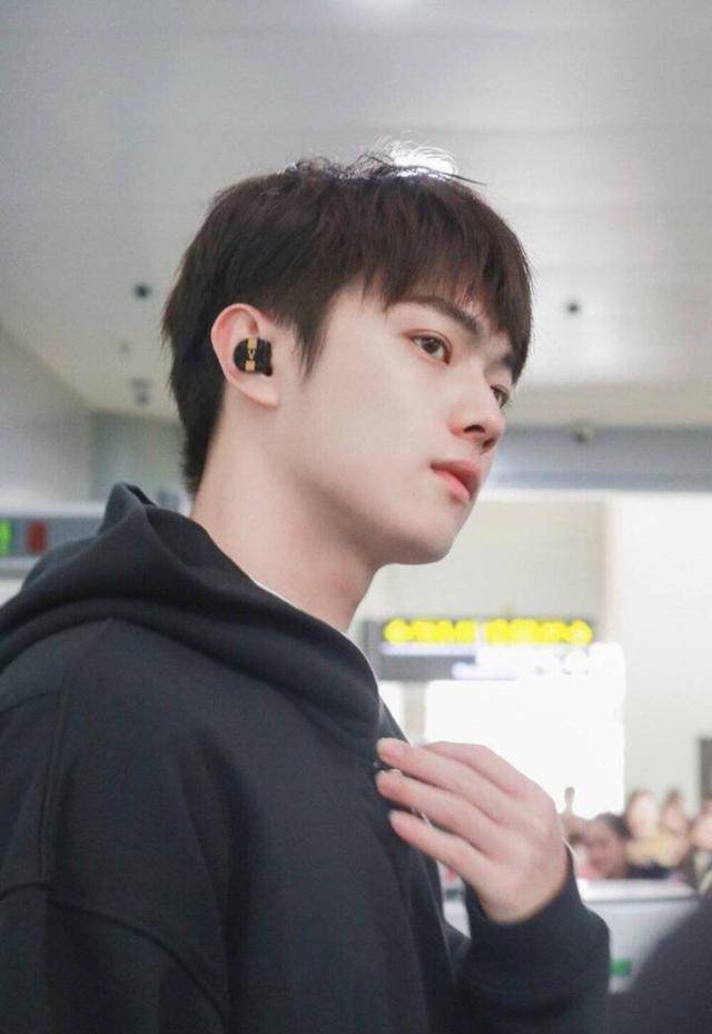 许凯路透图vs精细图相差大,粉丝惊呼认不出!_长相_状态_军校