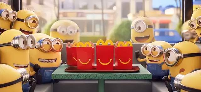 是十二生肖里 的:蛇,老虎……而小黄人竟然摇身一变:小兔子,小鸡,山羊