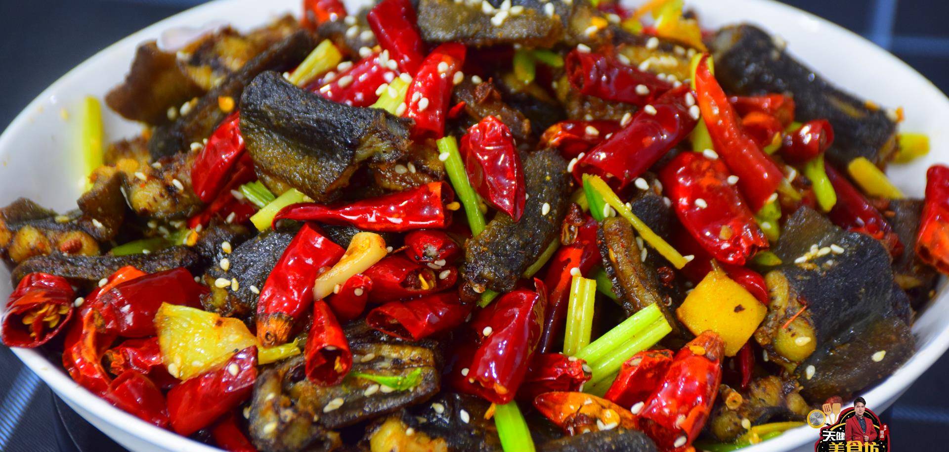 黄鳝别只会煲粥吃了,教你做香辣可口的麻辣鳝鱼,又香又辣又过瘾_备用