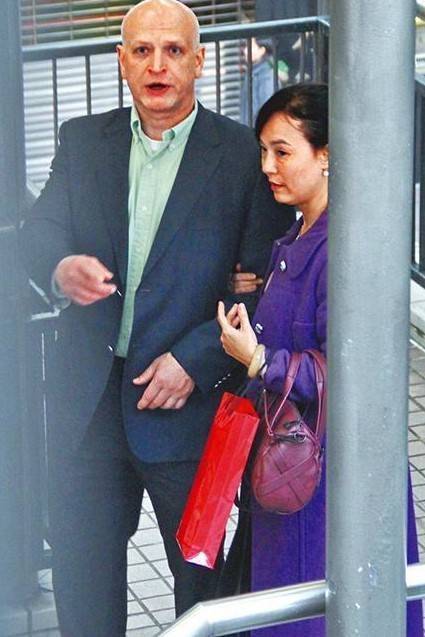 55岁再嫁赌王家族,她的人生太彪悍_翁静晶_陈百强_刘家良