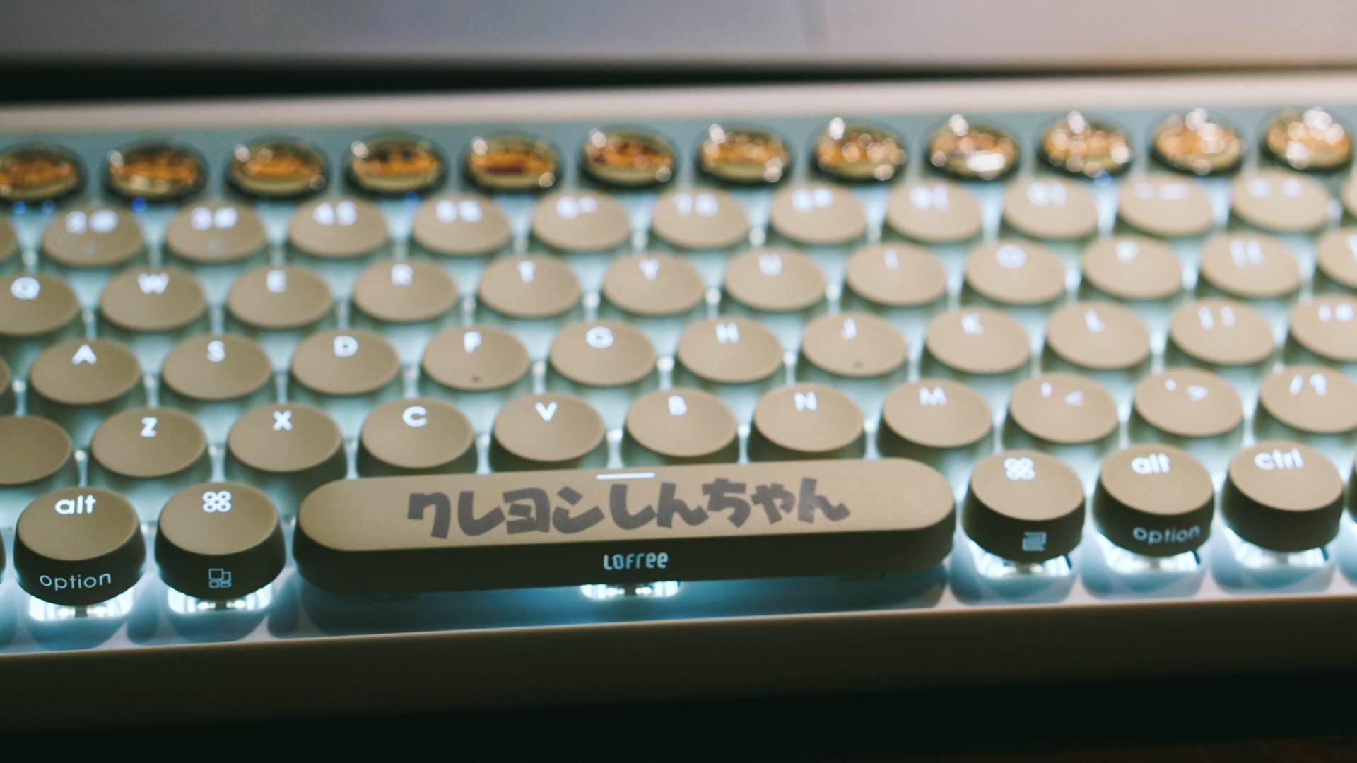 你回来啦！Lofree洛斐蜡笔小新机械键盘体验：很难不爱啊！