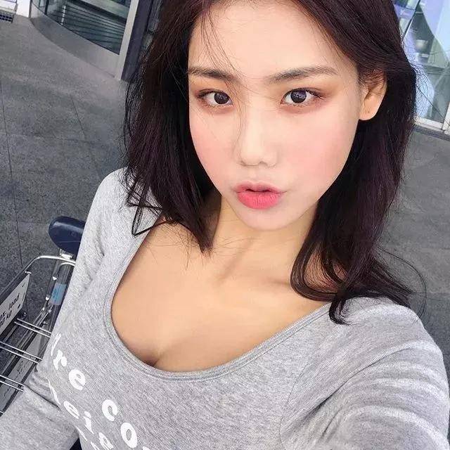 韩国美女模特,靠健身练出"魔鬼身材",坚持运动成就了她_金雅珠_减肥