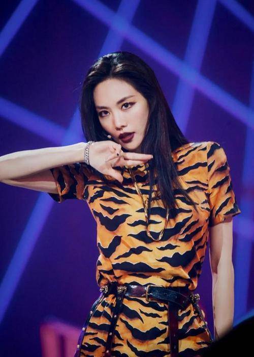 是王霏霏金晨和张含韵,而是成炮灰的蓝盈莹和黄圣依_吴昕_人气值_钢琴