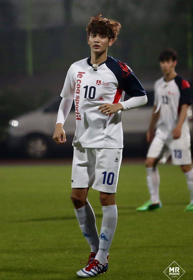 这些韩国偶像,可能会出现在今年的俄罗斯世界杯现场_的足球_尹斗俊