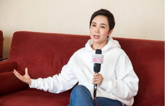 而像蒋雯丽这样,不但自己的演艺事业可圈可点,又没耽误结婚生儿育女