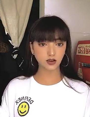 而曾是陈芳语队友的李紫婷选择站在热依娜这边,并取