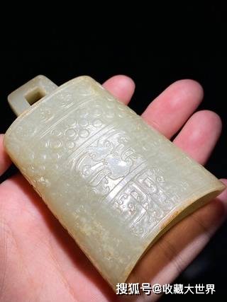 明 和田玉籽料 饕餮纹 玉编钟 挂件_钟体_纹饰_线条