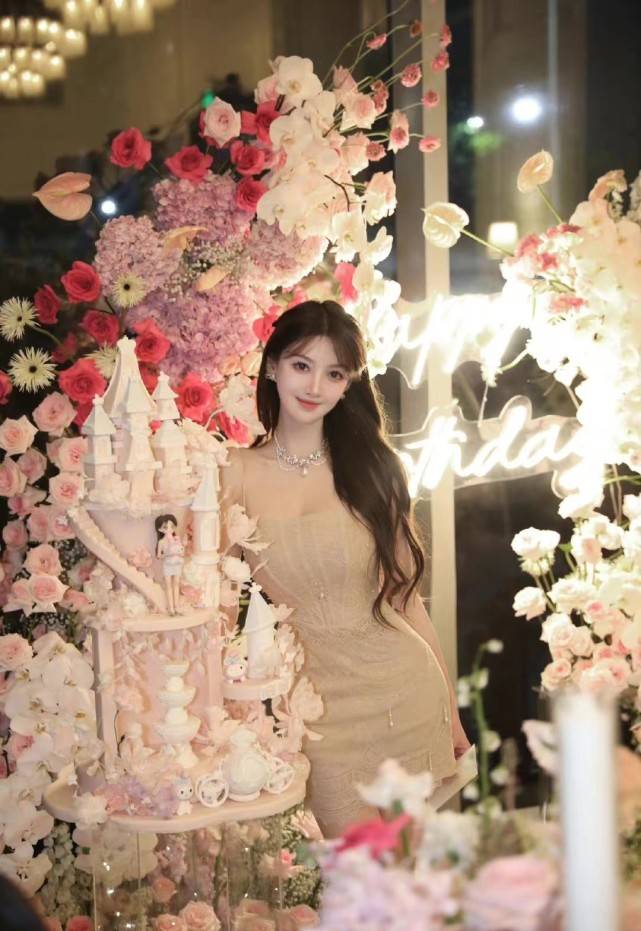 黄晓明为绯闻女友庆生?女方晒生日贺卡疑泄露