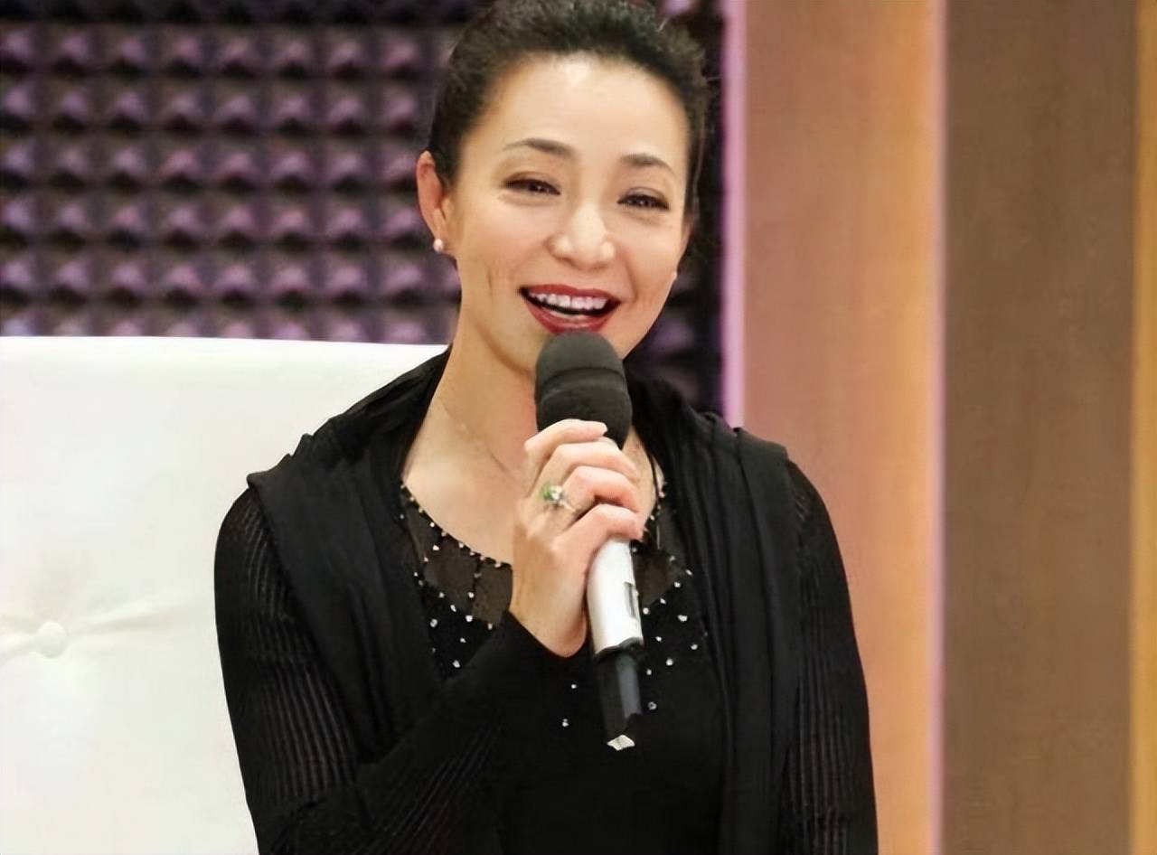 与丈夫师生恋35年,今和女儿神似姐妹,颜值皆逆天_戴春荣_先生_郝洛钒
