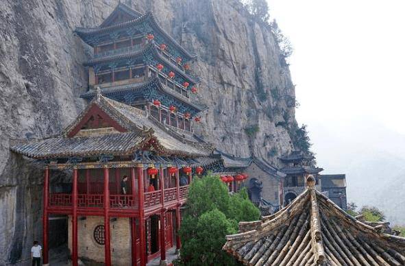 河北的千年悬空寺，只用9根铁锁支撑，已存在1450年，就在邯郸