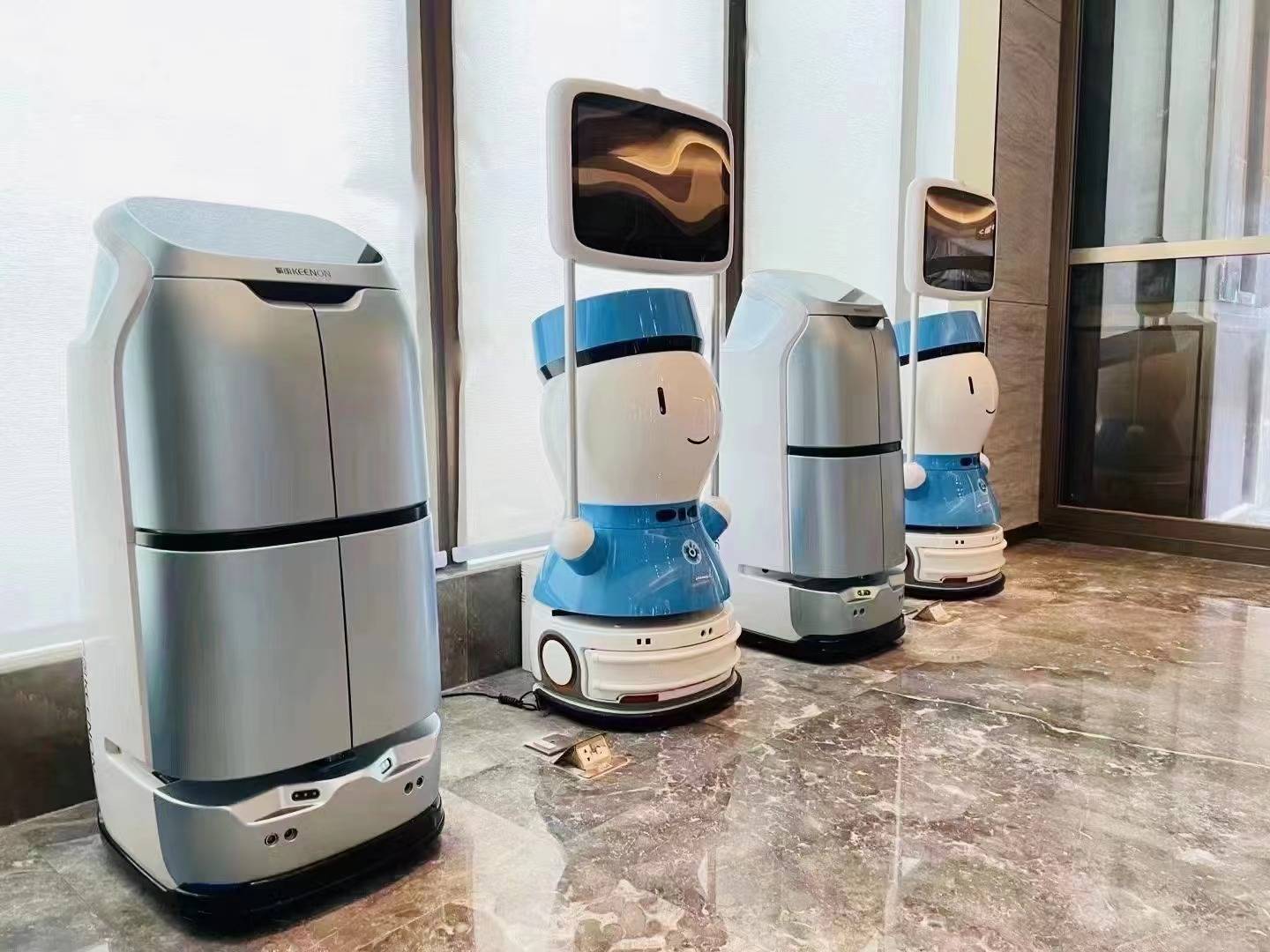 多台擎朗机器人上岗政府迎宾馆_东莞_智能_效率