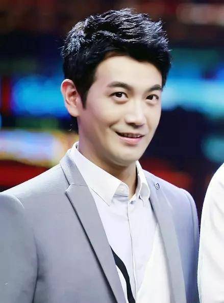 1975年出生的张智尧44岁,对于一个颜值姣好的演员来说,这个年龄有点